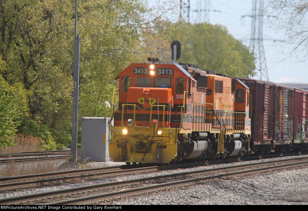 MQT SD40-2 #3413 & CFE GP40-2 #3023